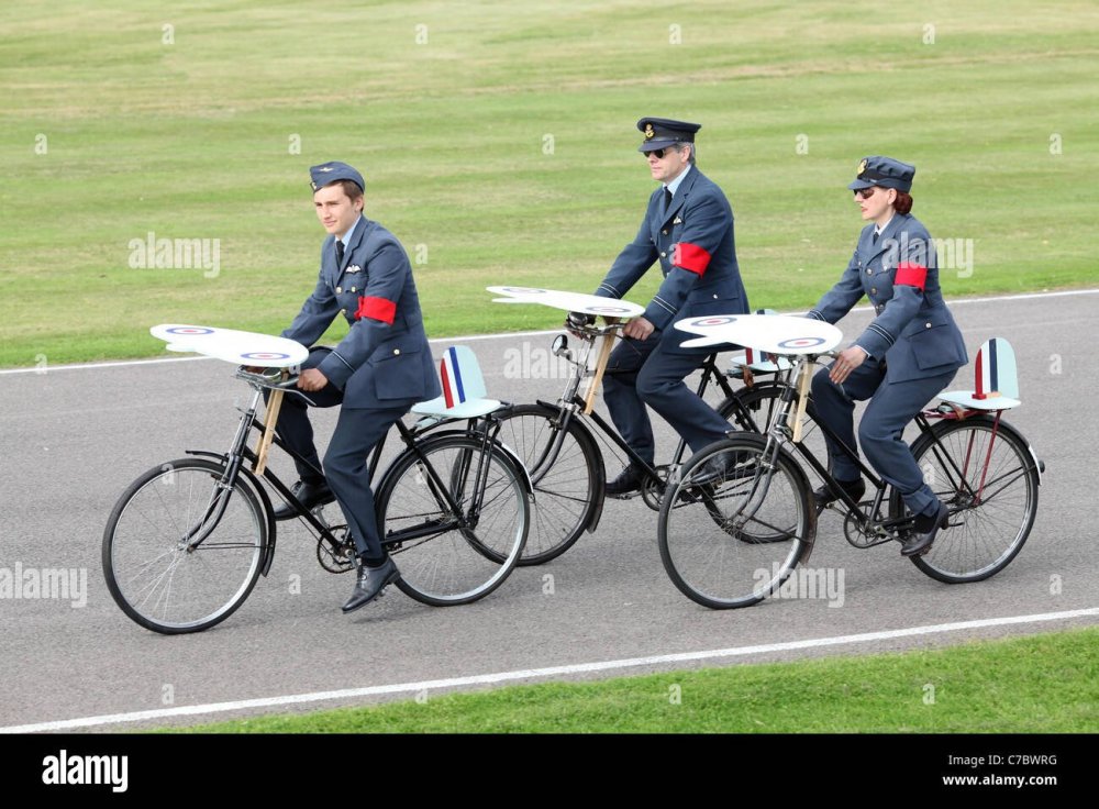 raf-fighter-pilots-combat-training-on-bicycle-at-the-goodwood-revival-C7BWRG.jpg