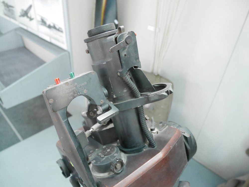 bombgunsight 2.jpg