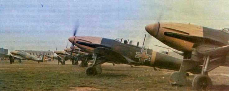241deb0e1e114d9f55a03222169a48f2--ww-planes-luftwaffe-724907524.jpg.c842fd89b4060cd4f60af69f3a98b77d.jpg