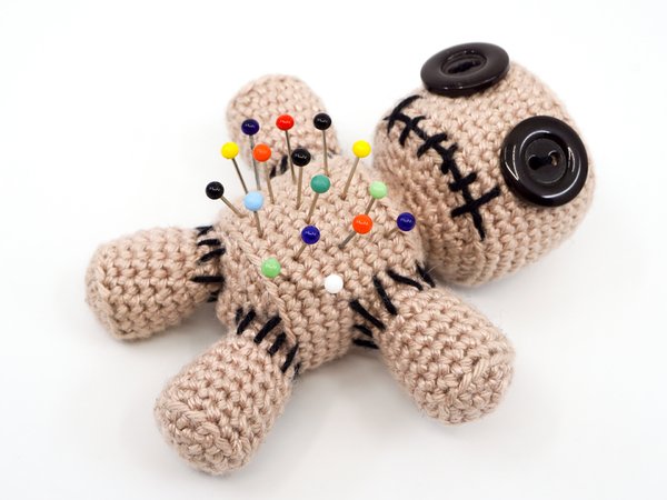 amigurumi-voodoo-doll-pincushion-crochet-pattern-600x450.jpg.eff43c68cb5ca9610fc6513956138942.jpg