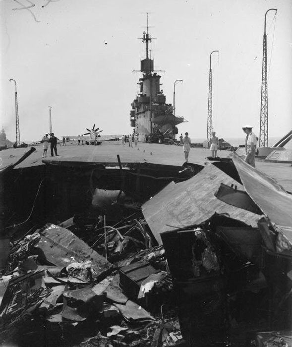 661627745_HMSIndomitableflightdeck.jpg.eadbdde12d218f2d5b39031a4d771948.jpg