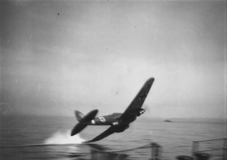 1758346515_Heinkel-111crashingcloseaboardaftermakingatorpedoattack.jpg.ce0955ea5da74429431892de53be4563.jpg