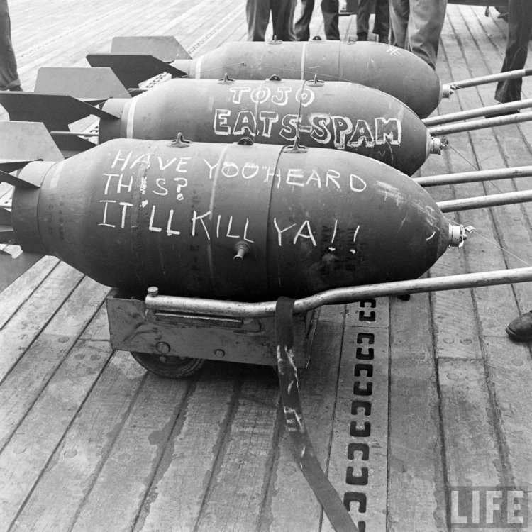 hist_us_20_ww2_pacific_pic_tarawa_bomb1.jpg