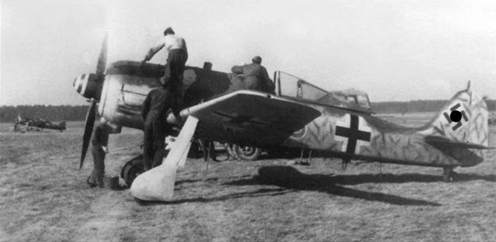 1416472704_1AAnewFocke-Wulf-Fw190-A8-JG110-Altenburg-Autumn-1944.thumb.jpg.121e74fb8b06736d787923a8401d2eae.jpg