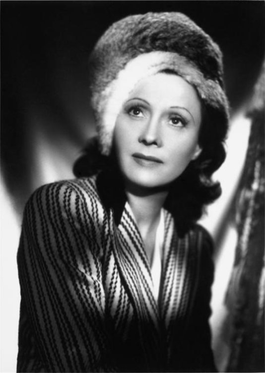 Arletty_Harcourt_1942a.jpg