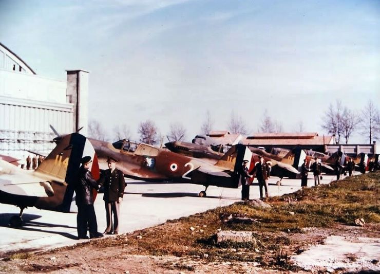 1001096240_HandovertotheEscadrilleLaFayette09January1943.jpg.31e80ec8fa843800dd6ea972b39c910f.jpg