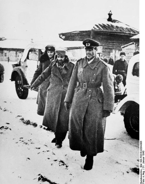 1583212569_PaulusbeingescortedtoSoviet64thArmyHQ.jpg.c1ccbb8ccaef2bd338ee73612ea0edd7.jpg