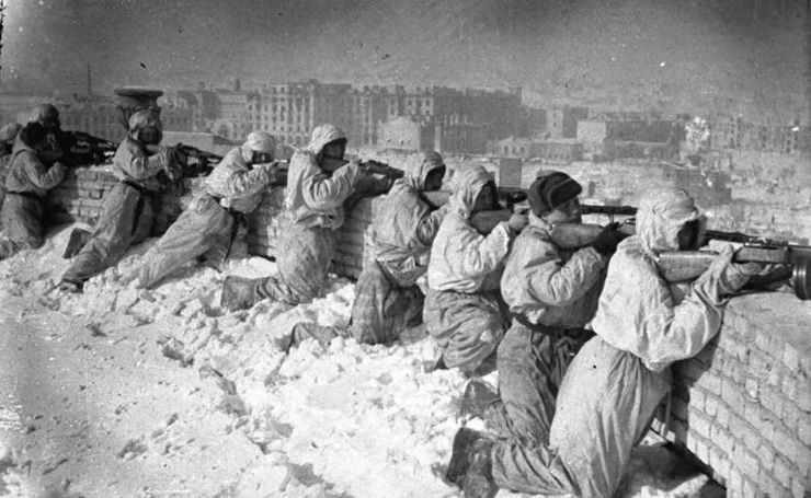 911184490_SoviettroopsStalingradJanuary1943.jpg.7f44ba7d52532a0c3fd1aa4894db37a0.jpg