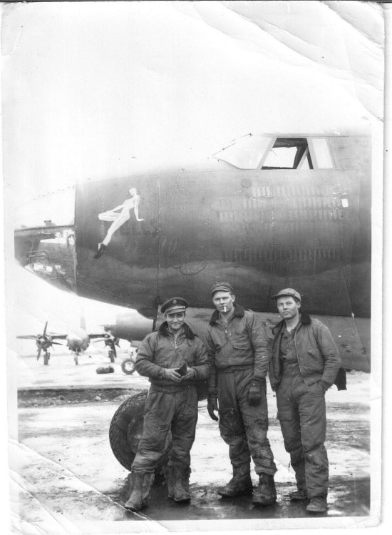 967 41-34967 HELL'S BELLE WT-R with crew.jpg