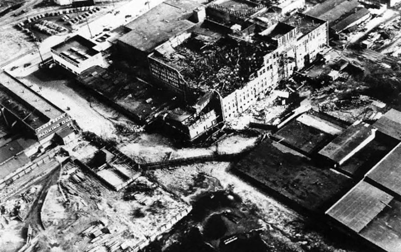 XB-29-crash-destruction-including-Frye-Packing-Company-building-Seattle-February-18-1943-3124413137.jpg.95b889616208601fcdbd9bc1efb924c3.jpg