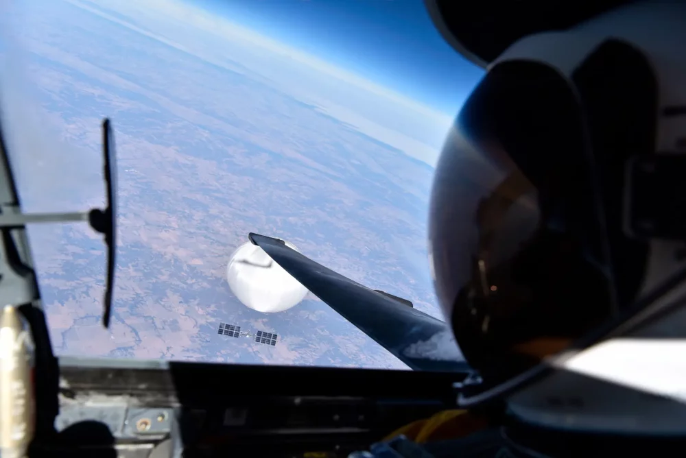 full-u-2-balloon-selfie.jpg