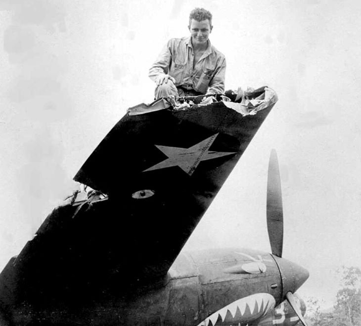 PilotwithhisdamagedP-38atMilneBay.jpg.539083f76a51707a1e483d6a8f58845a.jpg