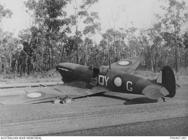 DamagedSpitfireatDarwin.jpg.26bcd210775045850fe53a479a902537.jpg
