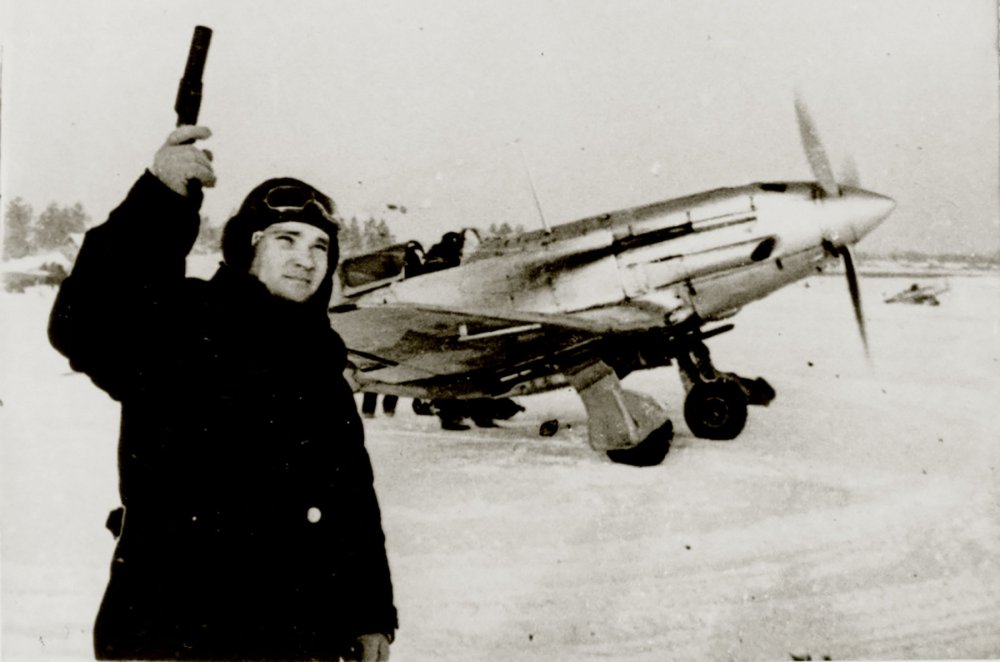 Mikoyan-Gurevich-MiG-3-16IAP-PVO-flown-by-Ivan-P-Shumilov-Moscow-winter-1941-42-01.thumb.jpg.c24eaf1122200ec7dcb337477de8e445.jpg