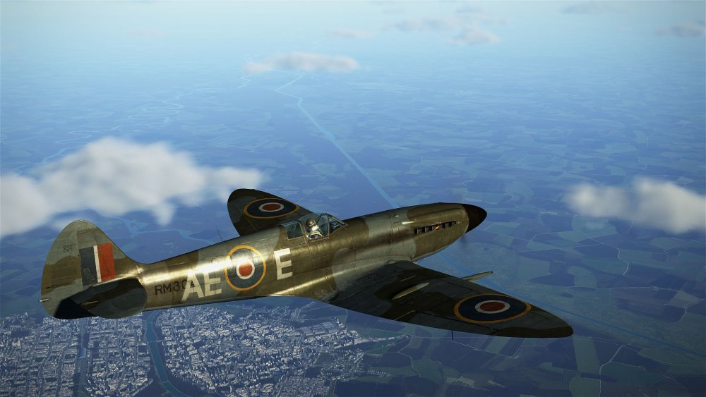 Spitfire MkXIV - 402 Sqn. RCAF spring 45 'E'.jpg