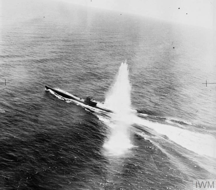 U-755underrocketattack28May1943.jpg.c5b604536b4b91ed0cd436ace82705e6.jpg
