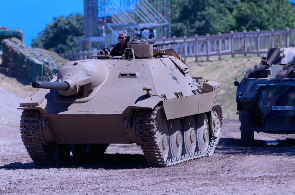 Hetzer.thumb.jpg.42a490f87d71579ee9d426456ab4ae2b.jpg