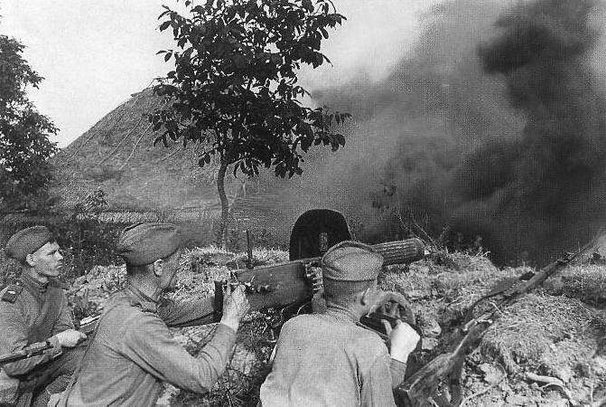 soviet-gun-crew-at-the-battle-of-kursk-1720889780.jpg.46dcee924d64f0d95059074ae6c69a47.jpg