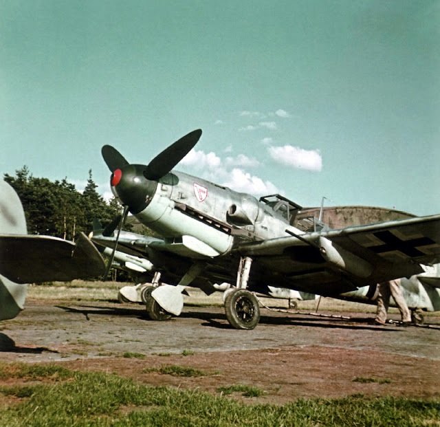 Bf109G6R6.jpg.e9f4cb1d60e5d3def8f2e3e44746ef1c.jpg