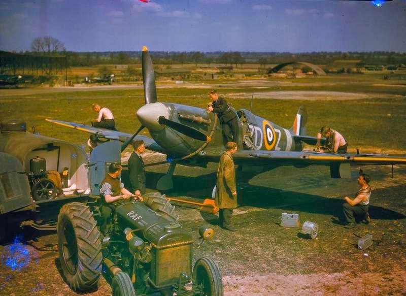 refuelSupermarineSpitfire.jpg.7cb45d5572a8856800e3c113aeb9ebf8.jpg