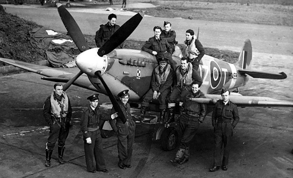 Spitfire-MkIXc-RAF-306Sqn-UZT-BS459-England-1943-01.thumb.jpg.2bd6939e5484c004cf17a4f4eda034ac.jpg