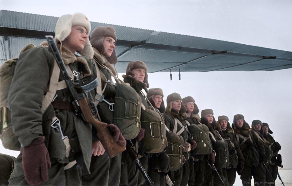 soviet_paratroopers_by_klimbims_ddy75db-fullview.thumb.jpg.bb8261ae9bb80490a00b66327888488c.jpg