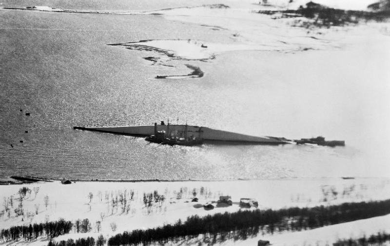 Battlehip_Tirpitz_capsized_at_Tromso_c1944.jpg.3c6e1a71b72d99e1fb52cd3e8757b9dd.jpg