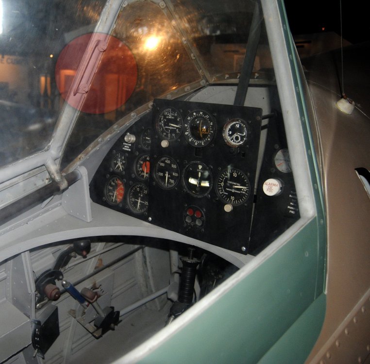 Cockpit_of_a_IAR_80.jpg