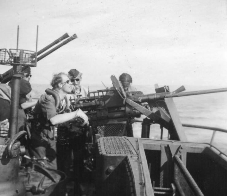 U-boatflakcrews.jpg.cca162325969f69f21622005af2002cb.jpg