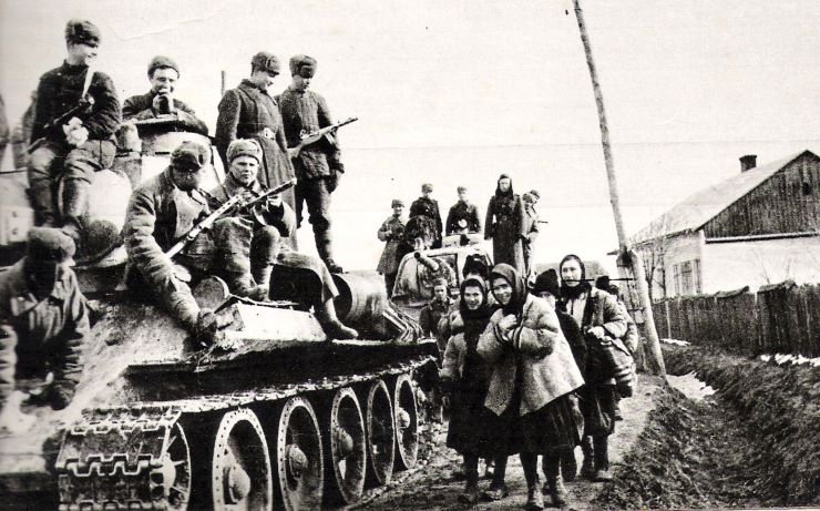 SoviettroopsinUkrainianvillageearly1944.jpg.05f68c9b8ae3831e993efe6c41d54fb2.jpg