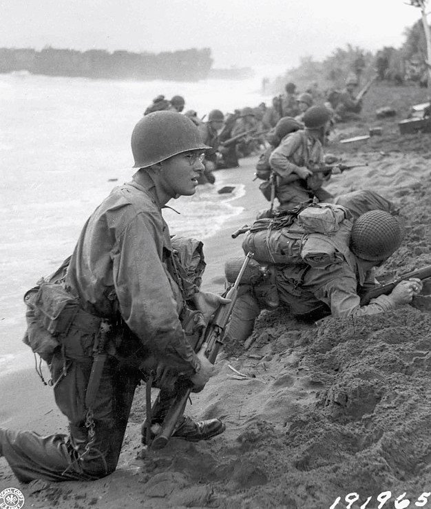 AmericansoldierslandingatAitape.jpg.3ab4d509545ac033a6a8185668586d67.jpg