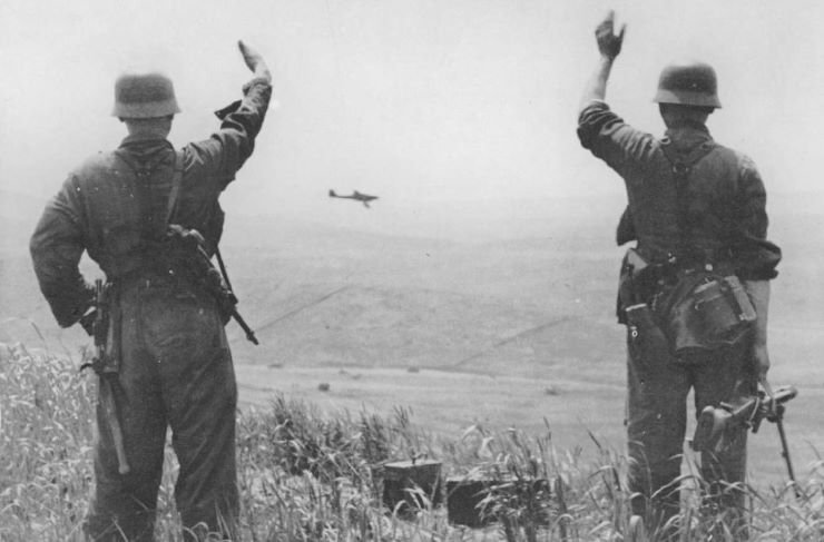 GrossdeutschlandtroopswavetoaStukanearIa537iinsummerof1944.jpg.f5229f53e59e70fb00560a62800aa5fa.jpg