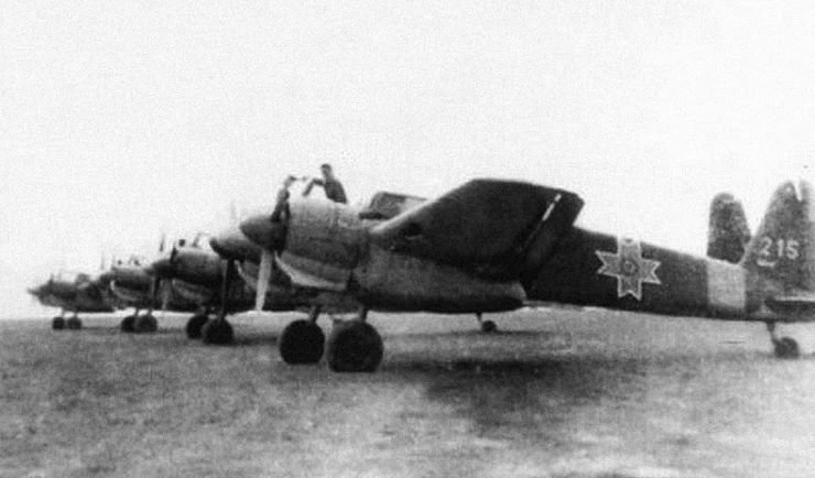 RomanianHenschel129B-2sofGrupal8Asaltinearly1944.jpg.bcef886c8b16d1a8ae6b3c23b0ee3d5d.jpg