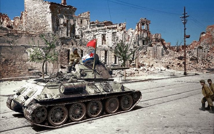 SovietMarinesT-34inSevastopol.jpg.5f45b19e601da8c3c089468ef3458d32.jpg