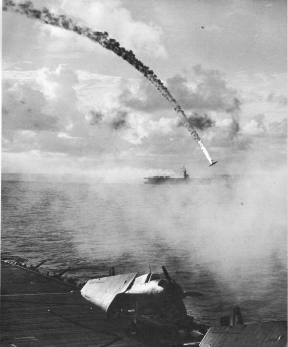 AJapaneseplaneisshotdownduringtheBattleofSaipanin1944-1283322566.jpg.bf84f976aec80a9cea0dc2a574551d8e.jpg
