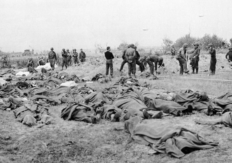 BuryingAmericandead08June1944.jpg.3f605578f04d9d132045bb10ac5b6d2a.jpg