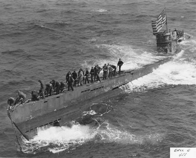 U-505capturedbeforebeingpumpedout.jpg.37b2e5f863c48dd119436e11bf3e968f.jpg