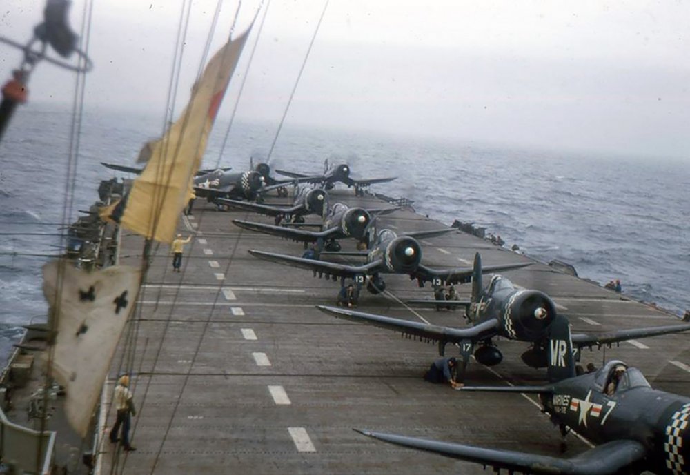Vought-F4U-4-Corsair-VMA-312-White-WR7-CVL-29-USS-Bataan-Korean-war-01.jpg