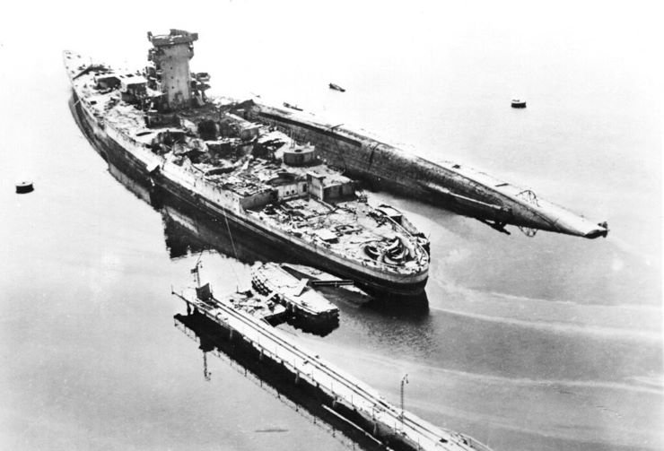 BattleshipStrasbourgaftertheairattackwithcapsizedlightcruiserLaGalissonnirealongside.jpg.0e11875311ed469913d701432882f281.jpg