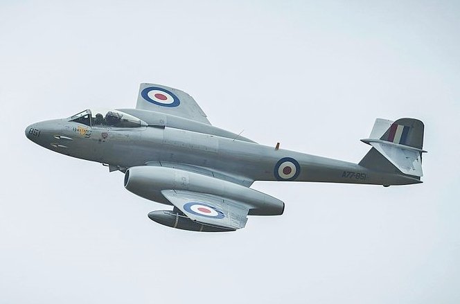 Gloster_Meteor_Centenary_of_Military_Aviation_2014_(cropped).jpg.3e27c7468af0041a105f87414b0ba29e.jpg