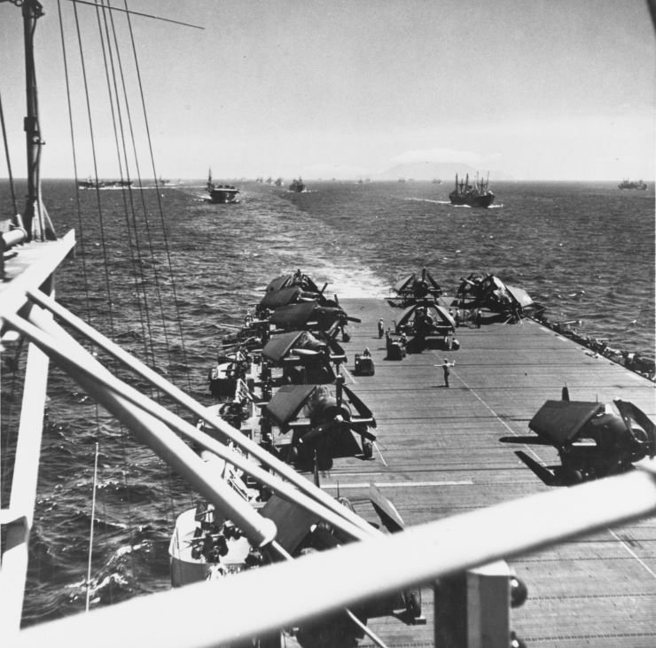 InvasionforcessteamingtowardssouthernFranceseenfromescortcarrierUSSTulagi.jpg.9fb7fcd197713ebdc6d0dc047b07eea3.jpg