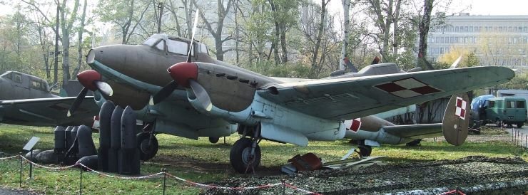 PolishPe-2andIl-2atthePolishArmyMuseum.jpg.a313d6e00f953ca0b02492a3c188b6b3.jpg