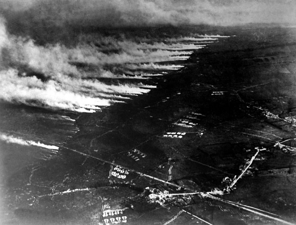 1024px-Flanders_WWI_gas_attack.jpg
