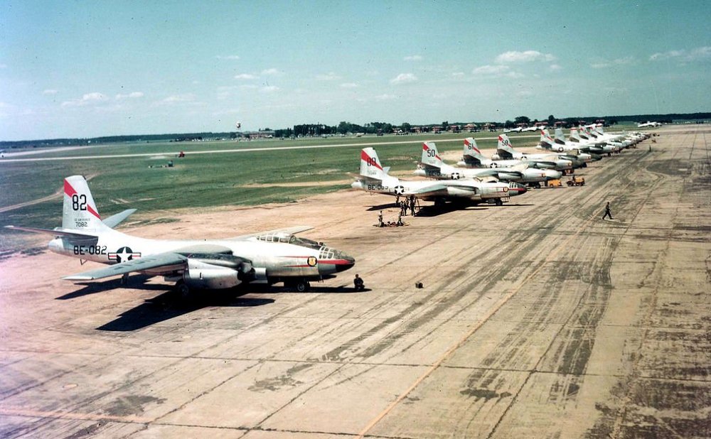 47th_Bombardment_Wing_-_B-45_tornadoes.thumb.jpg.12523ad0005788083d3cffa3a116c8ef.jpg
