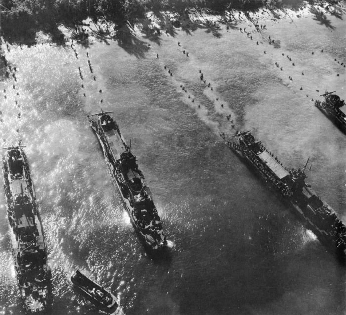 AmericansoldiersdebarkingfromLCI(L)satMorotai15Sept44.jpg.6a175eccecdf5f098ab6c74202df4cac.jpg