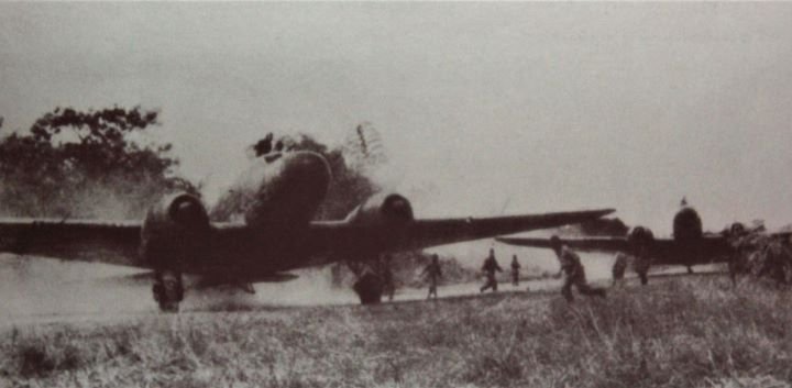Japanesetroopcarrierstaxiingfortake-off.jpg.5362926c453a673827d1149ed85b3728.jpg