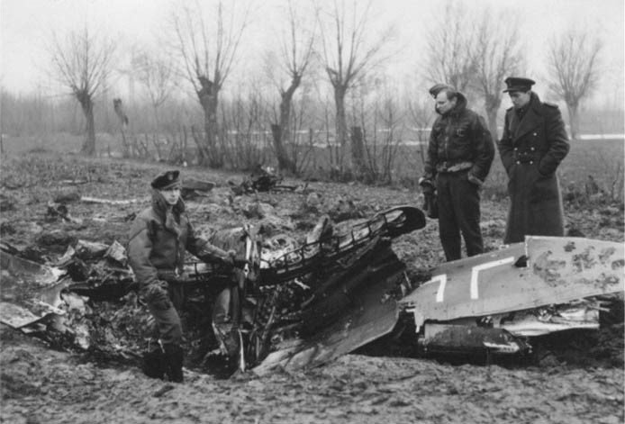 PolishFOTadeuszSzlenkierbyFw-190hedownedwithhisSpitfireduringBodenplatte.jpg.52781b20986b9514467effa35fdd8f7c.jpg