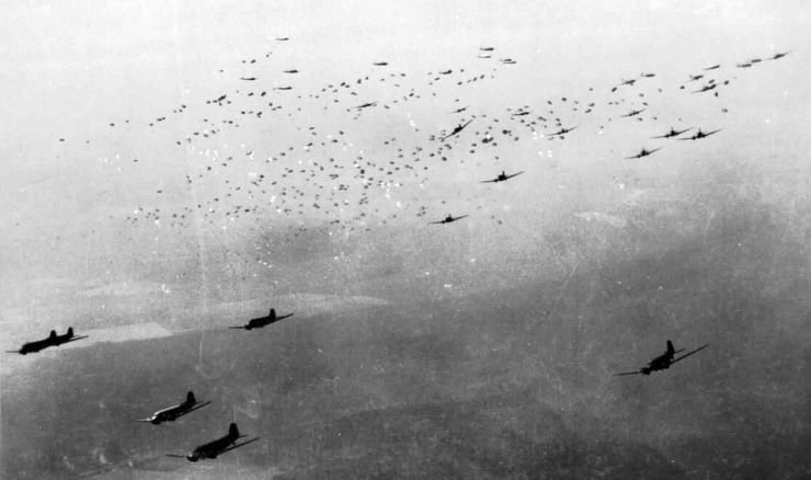 C-47sdroppingparatroopsoverRees-Weselarea24March1945.jpg.52acb114d6cc3dd067540e141088d7c9.jpg