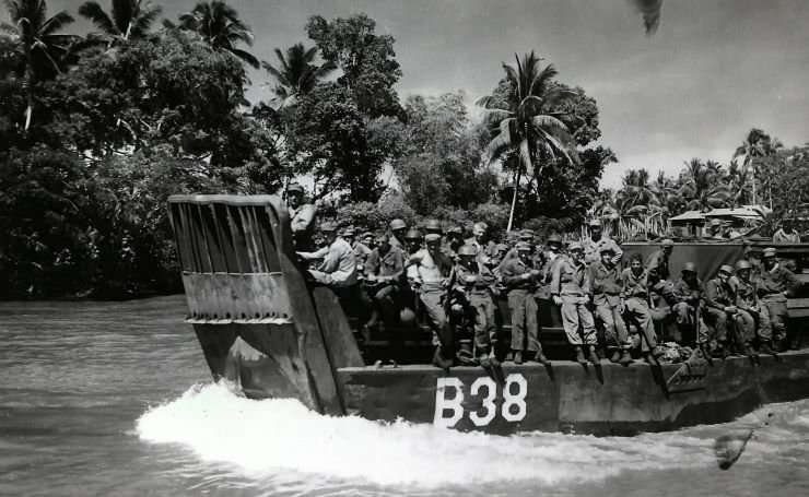 LCMlandingAmericantroopsinpartisancontrolledareaofMindanao.jpg.69ae62dd2b54435ce7de80e7d871090e.jpg