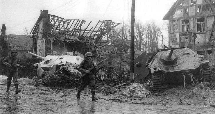 Soldiersof78thInfantryDivisionpasswreckedHetzersinGermany.jpg.e3a367ac893b2a3088a12aad60570b4c.jpg